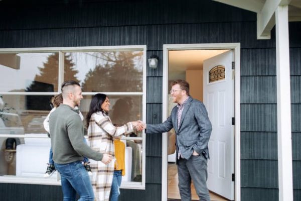 Search “Real Estate Agents Near Me” Discover the Experts in Your Area