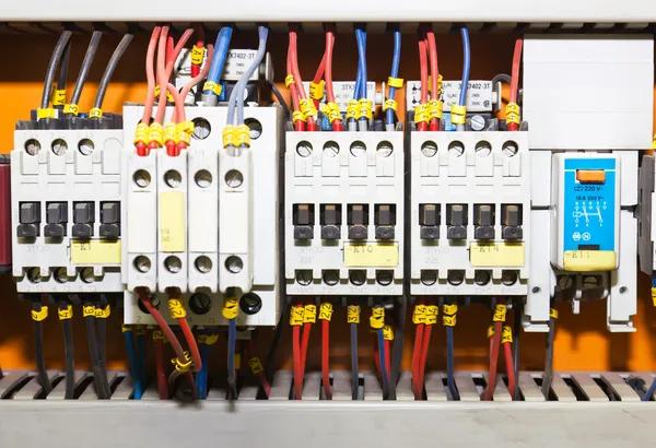 Managing Electrical Teams Better with a Dedicated Service