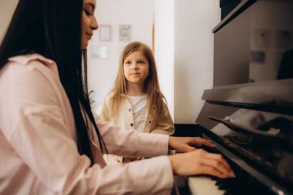Piano Lessons At Home Vs Studio Lessons: Which Option Actually Delivers Better Results?